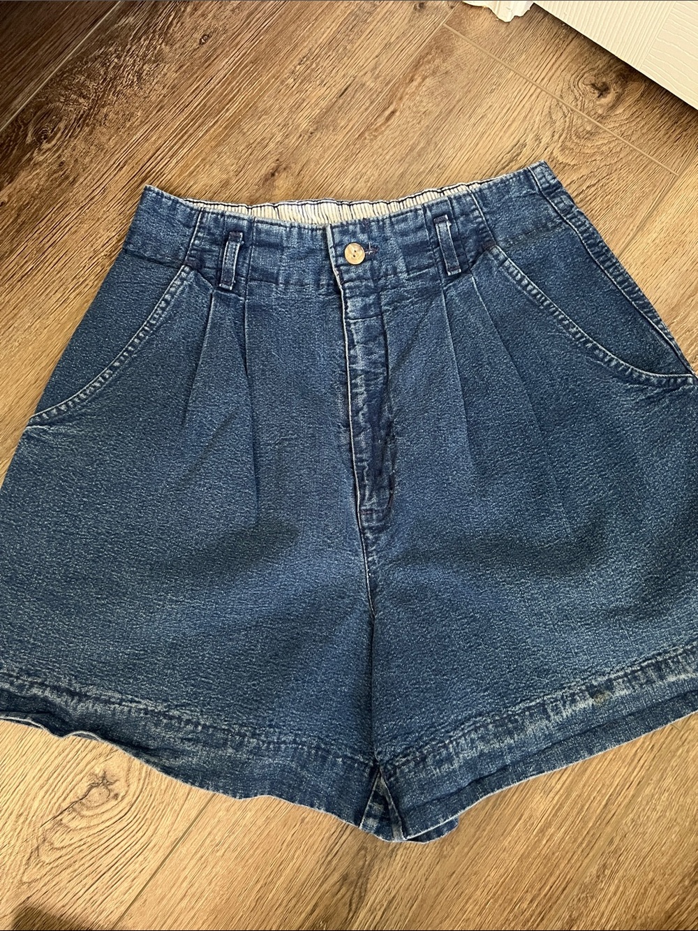Vintage Dockers High-Waist Dark Blue Denim Pleated Shorts
